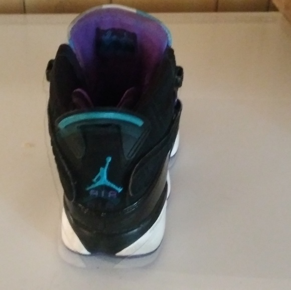 Size 6y Air Jordans - Picture 6 of 7